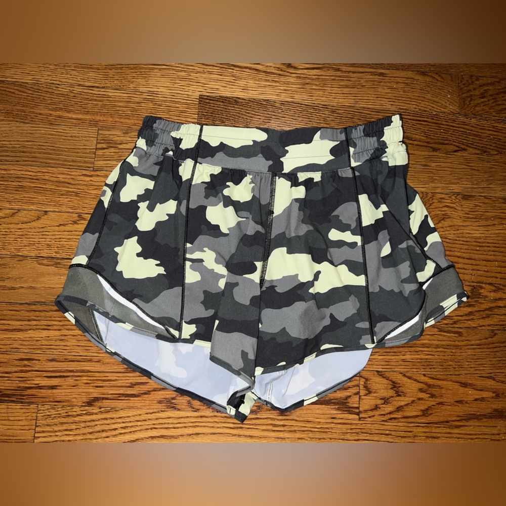 LuluLemon Hotty Hot Low-Rise Lined Short 4”